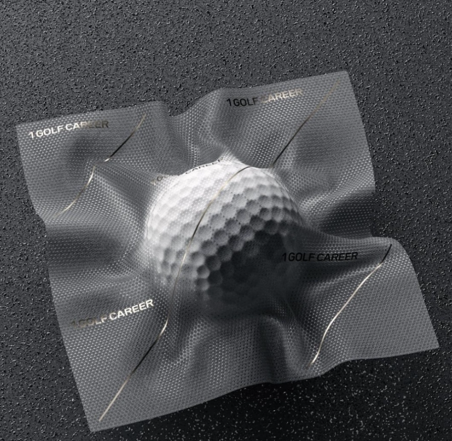Golfball unter einer gewellten silbernen Fläche mit feinem Gitter und dem Schriftzug 1 GOLF CAREER